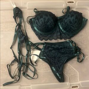 Elegant Dark Green Lingerie Set